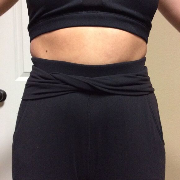 Lululemon High Waist Black Twist Adjustable Ruched Capri Yoga Legging Pocket 2 - Picture 2 of 9